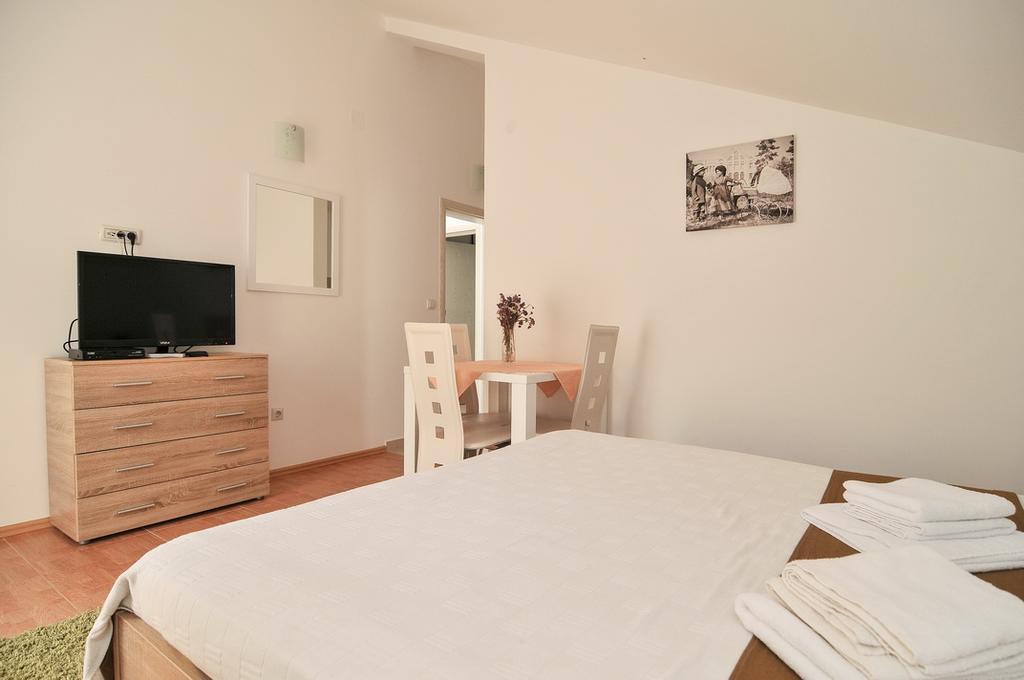 Apartmani P&M Tivat Buitenkant foto