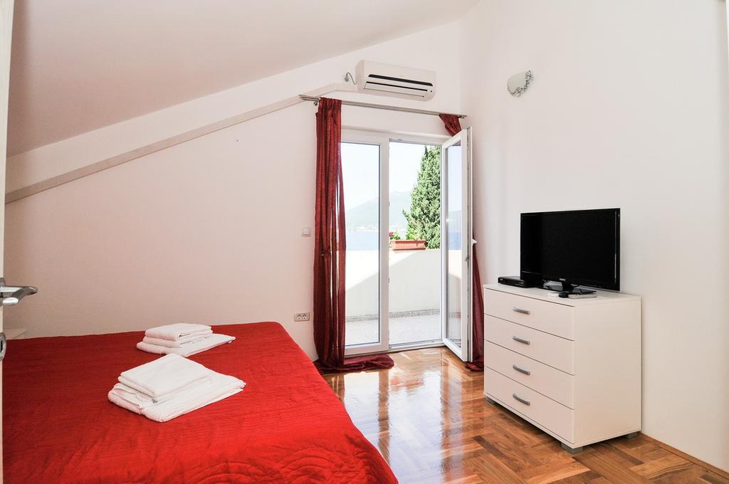 Apartmani P&M Tivat Buitenkant foto
